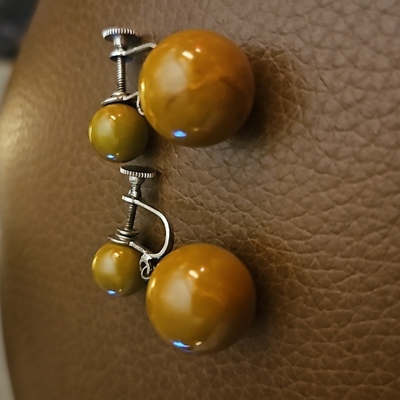 Vintage 1930s Marbled Olive Green Bakelite Screw-on Drop Earrings - Picture 4 of 7